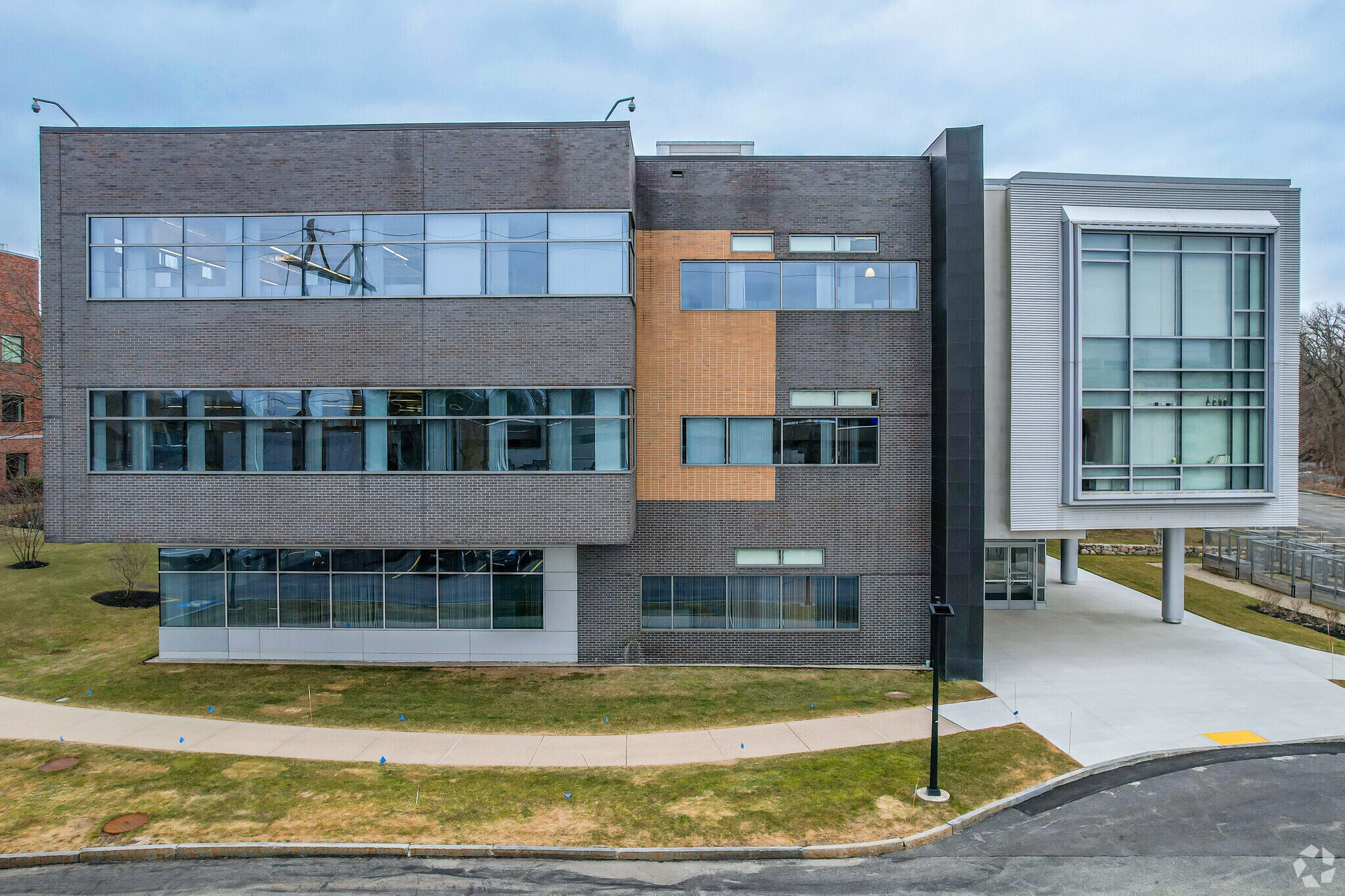610 Lincoln St, Waltham, MA à louer Photo principale– Image 1 sur 6