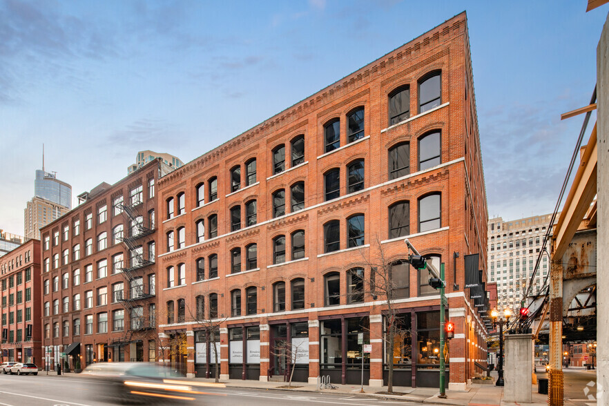 225 W Illinois St, Chicago, IL à louer - Photo de l’immeuble – Image 1 sur 15
