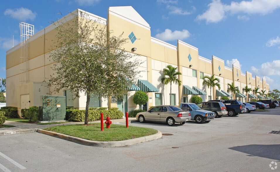 1011-1039 NW 31st Ave, Pompano Beach, FL à vendre - Photo de l’immeuble – Image 1 sur 12