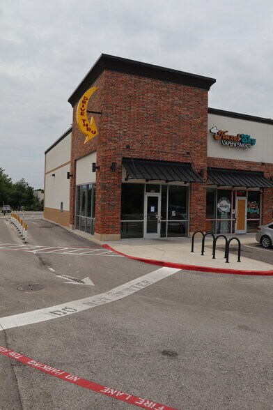 9390 Huebner Rd, San Antonio, TX à louer - Photo de l’immeuble – Image 3 sur 25