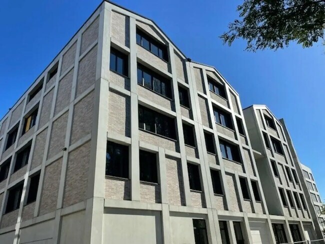 Plus de détails pour Local d'activités à louer