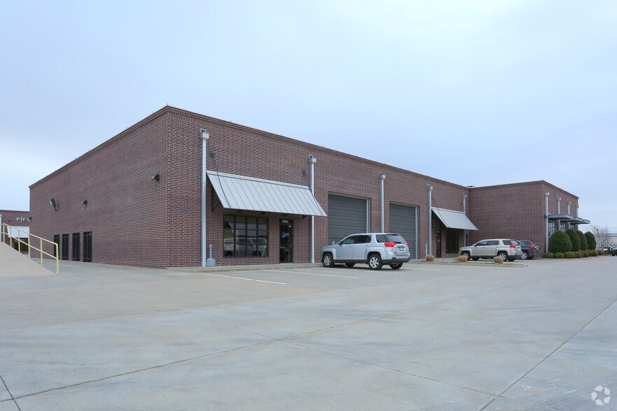 8640 S Peoria Ave, Tulsa, OK à louer - Photo de l’immeuble – Image 3 sur 7