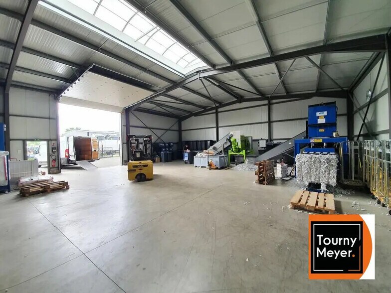 Industriel/Logistique dans Saint-Loubès à louer - Photo de l’immeuble – Image 2 sur 3