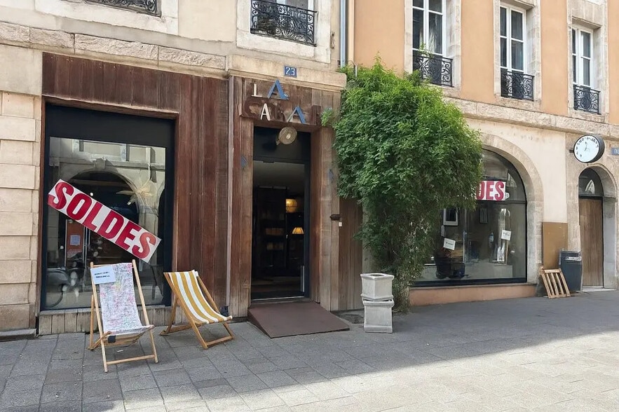 Local commercial dans Chalon-sur-Saône à louer - Photo de l’immeuble – Image 1 sur 4