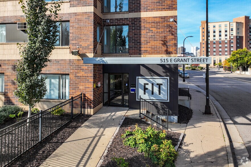 515 E Grant St, Minneapolis, MN à vendre - Photo de l’immeuble – Image 2 sur 22