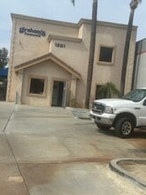 1501 E Lambert Rd, La Habra, CA à louer Photo intérieure– Image 2 sur 8
