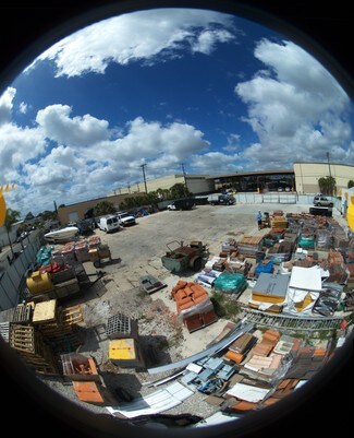 Plus de détails pour 223 S H St, Lake Worth, FL - Industriel/Logistique à louer