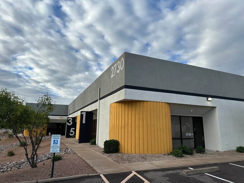 2740 S Hardy Dr, Tempe, AZ à louer - Photo de l’immeuble – Image 2 sur 8