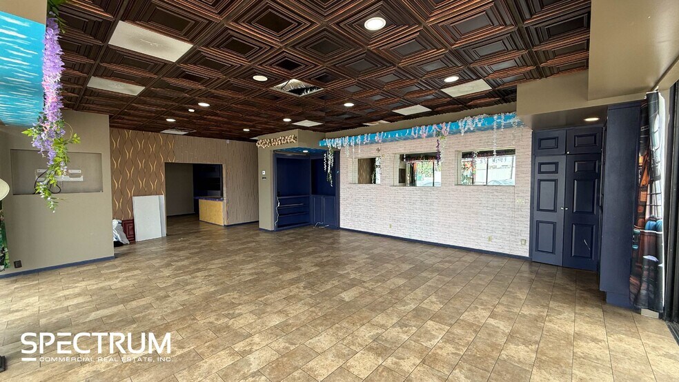 18000 Ventura Blvd, Encino, CA à louer - Photo de l’immeuble – Image 3 sur 8