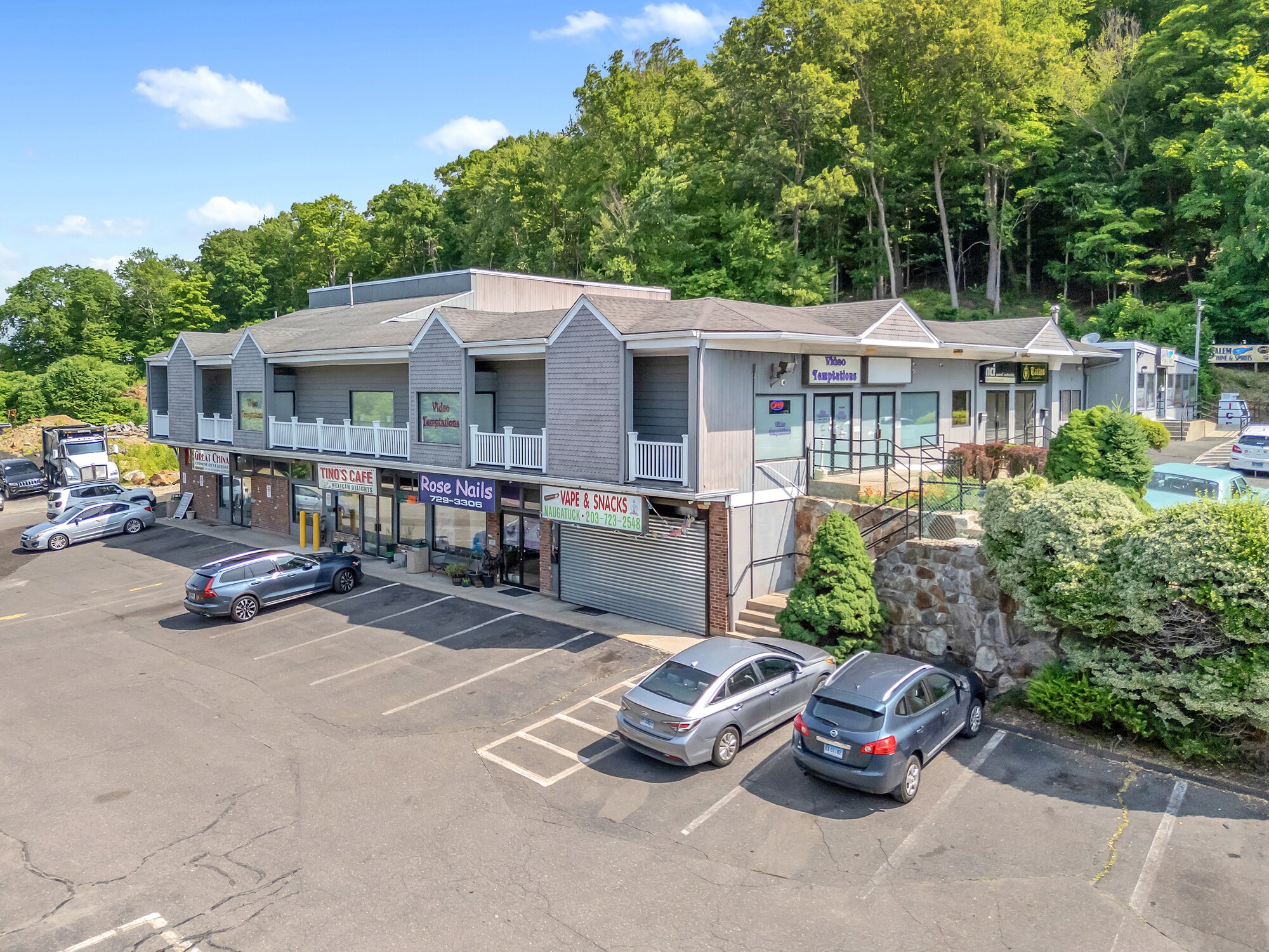 628 New Haven Rd, Naugatuck, CT à vendre Photo de l’immeuble– Image 1 sur 12