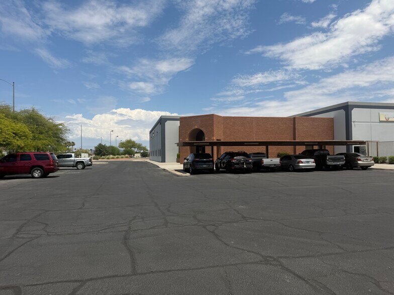 6770 Bermuda Rd, Las Vegas, NV à louer - Photo de l’immeuble – Image 2 sur 31