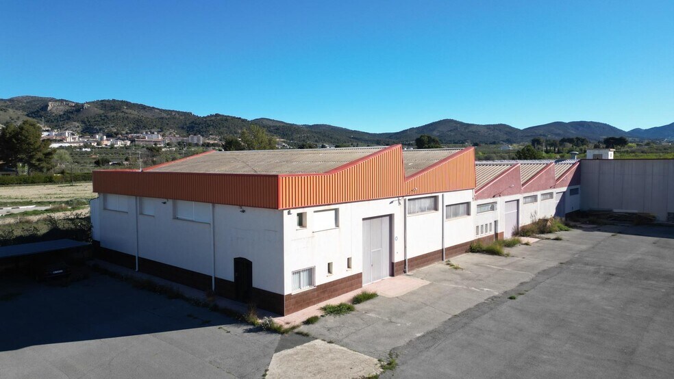Industriel/Logistique dans Onil à vendre - Photo de l’immeuble – Image 2 sur 8