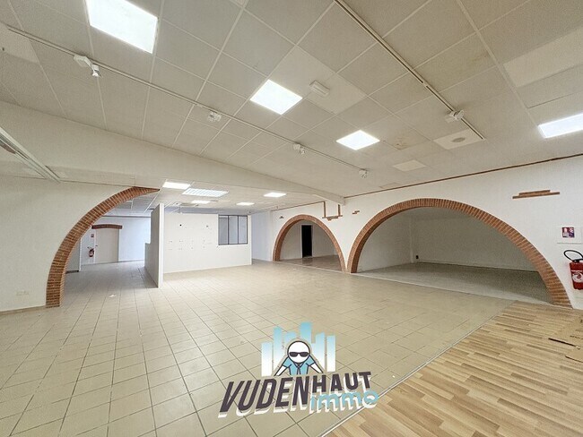 Plus de détails pour Local commercial à louer