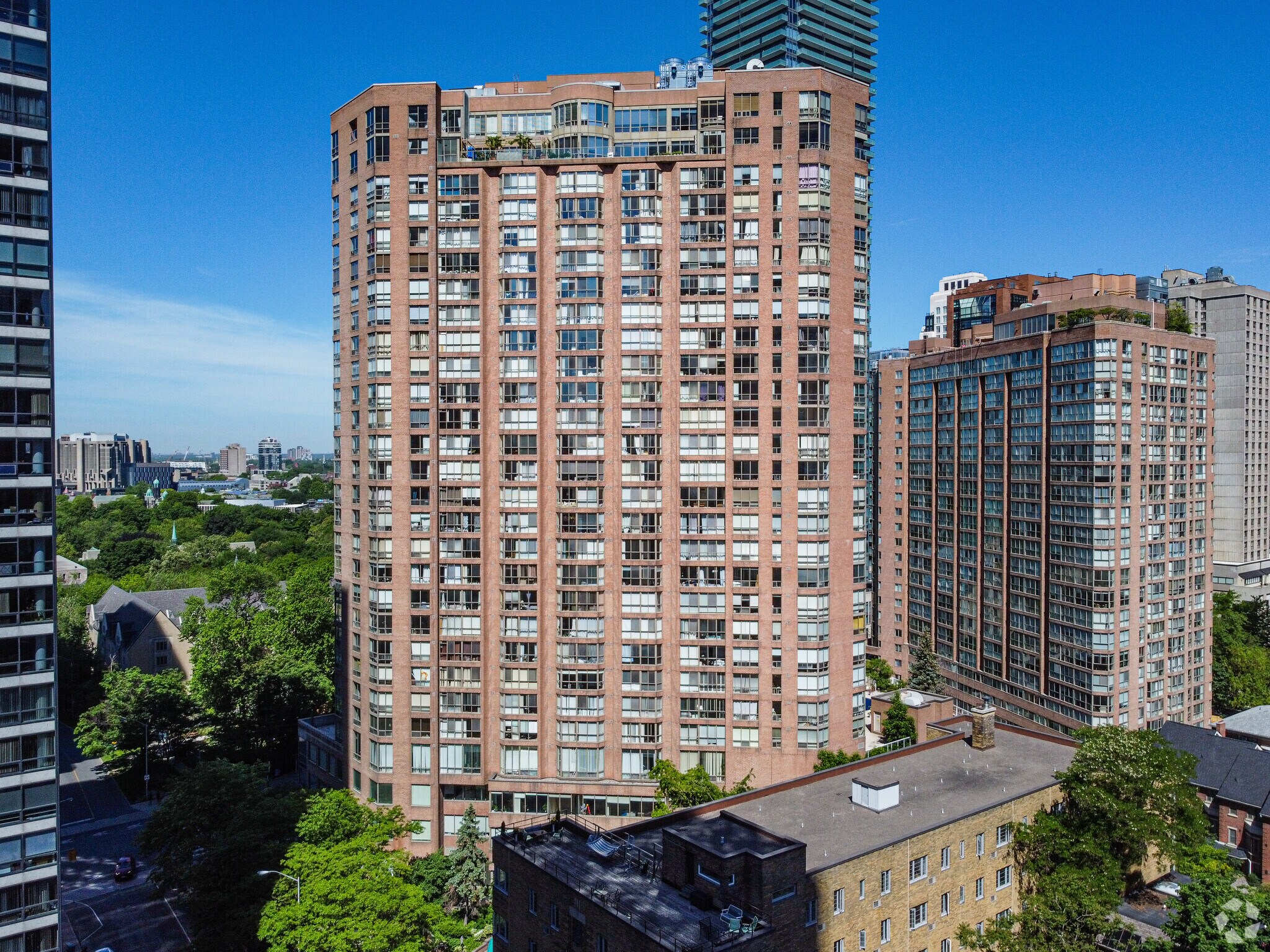 1033 Bay St, Toronto, ON à louer Photo principale– Image 1 sur 5