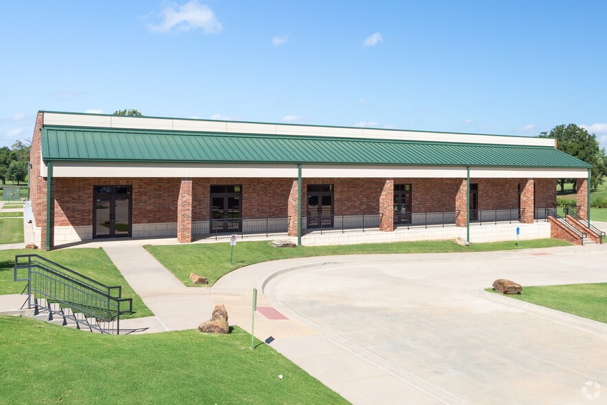 1121 S Douglas Blvd, Oklahoma City, OK à vendre - Photo principale – Image 1 sur 10