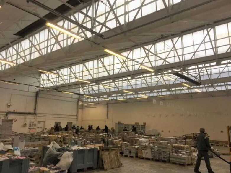 Local d’activités dans Massy à louer - Photo de l’immeuble – Image 3 sur 10