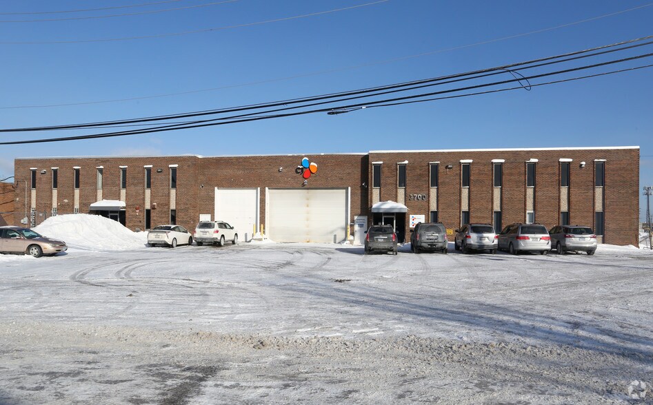 3700 W Morse Ave, Lincolnwood, IL à louer - Photo de l’immeuble – Image 2 sur 6