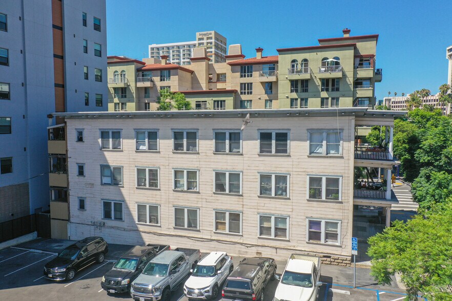 1468 1st Ave, San Diego, CA à vendre - Photo principale – Image 1 sur 28