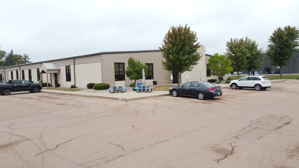 1150 5th Ave SE, Hutchinson, MN à louer - Vidéo sur l’annonce professionnelle – Image 3 sur 9