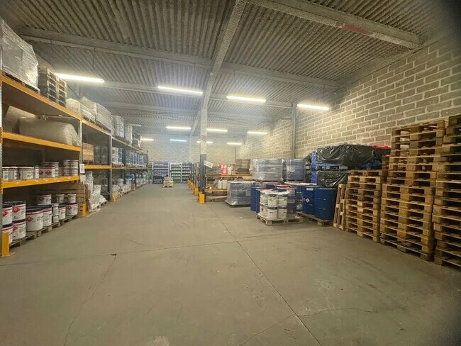 Plus de détails pour Local d'activités à louer