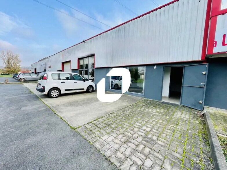 Local d’activités dans CIVRIEUX-D'AZERGUES à louer - Photo de l’immeuble – Image 3 sur 9