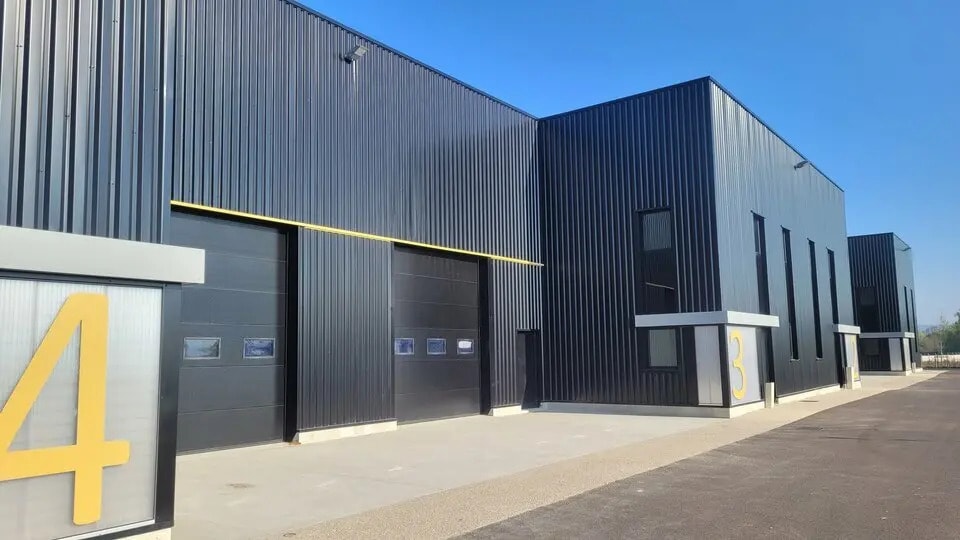 Local d’activités dans Oissel à louer - Photo de l’immeuble – Image 2 sur 15