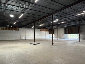 6101-6127 Long Dr, Houston, TX à louer Photo intérieure– Image 2 sur 2