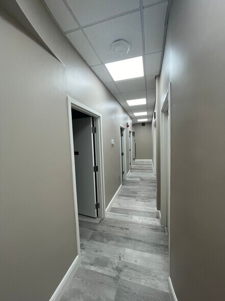 2715 W Virginia Ave, Tampa, FL à louer - Photo de l’immeuble – Image 3 sur 16