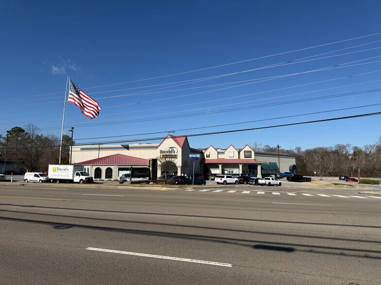 10841 Kingston Pike, Knoxville, TN à louer - Photo de l’immeuble – Image 1 sur 20