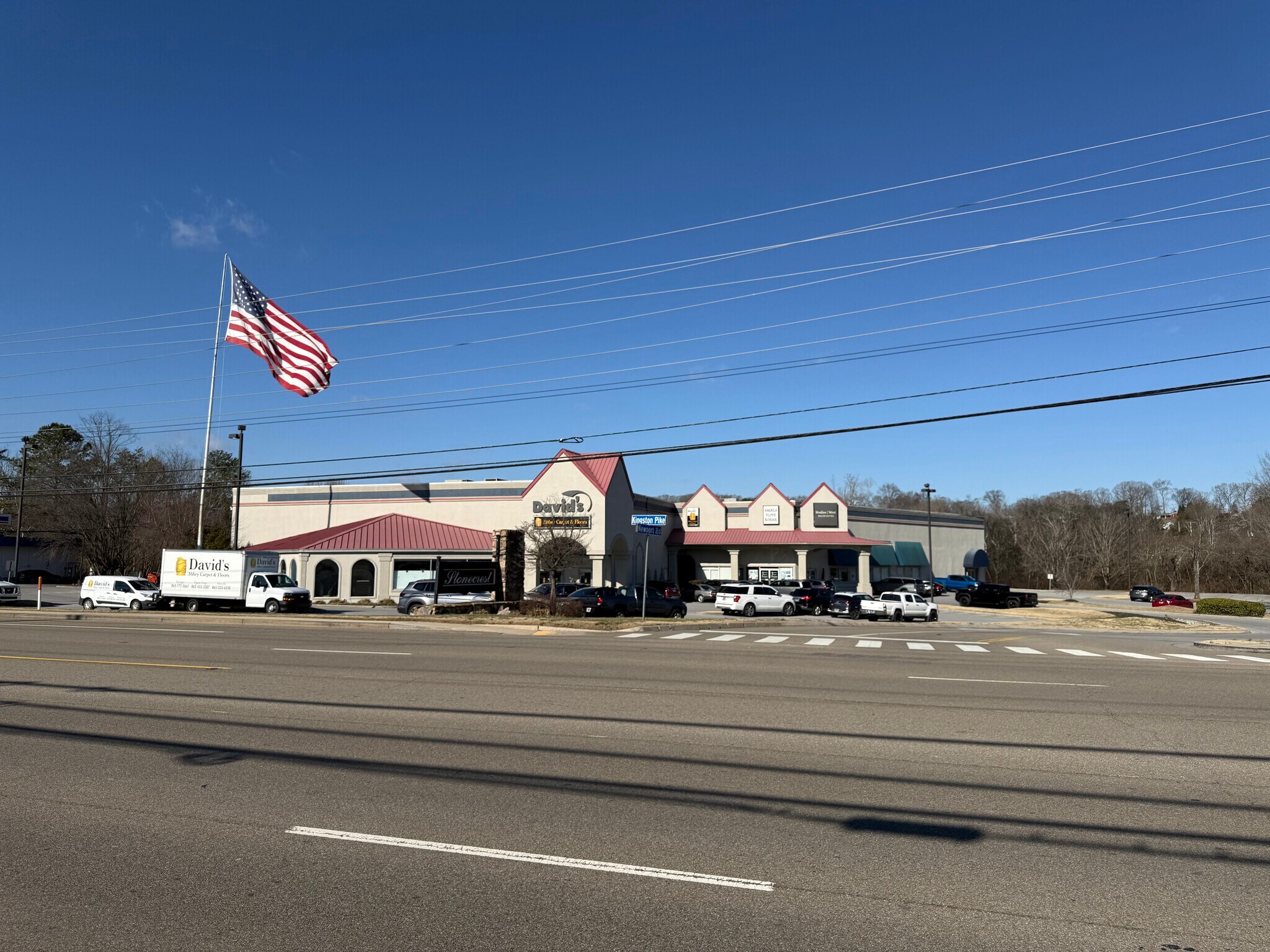 10841 Kingston Pike, Knoxville, TN à louer Photo de l’immeuble– Image 1 sur 21