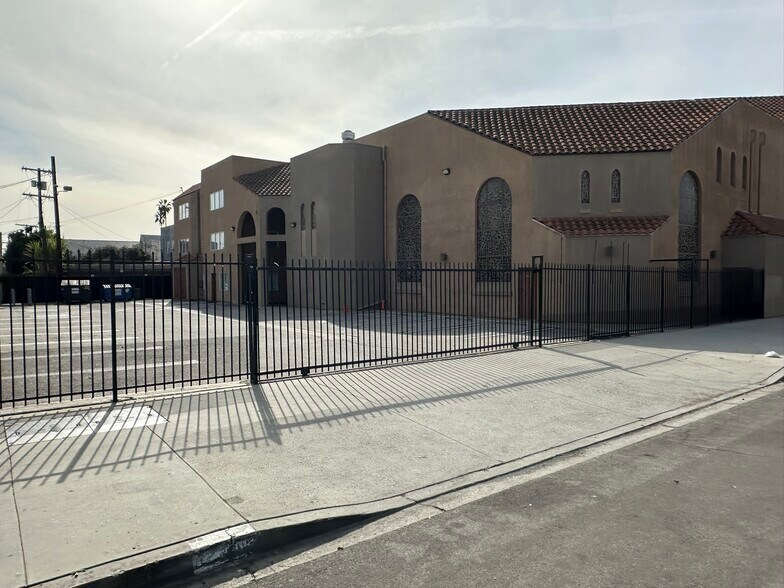 4678 W Adams Blvd, Los Angeles, CA à louer - Photo de l’immeuble – Image 2 sur 19