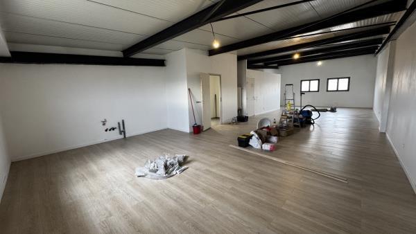 Plus de détails pour Local d'activités à louer