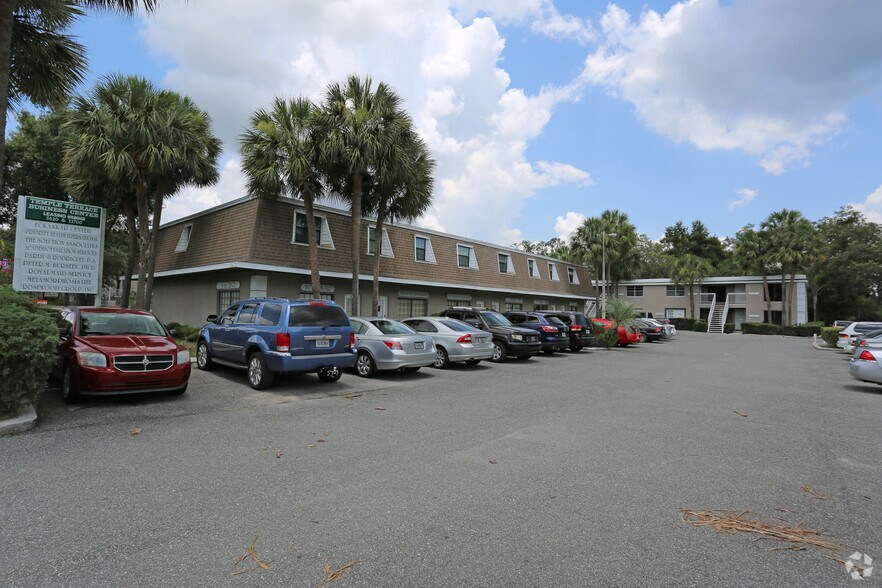 5620 E Fowler Ave, Temple Terrace, FL à louer - Photo de l’immeuble – Image 1 sur 12