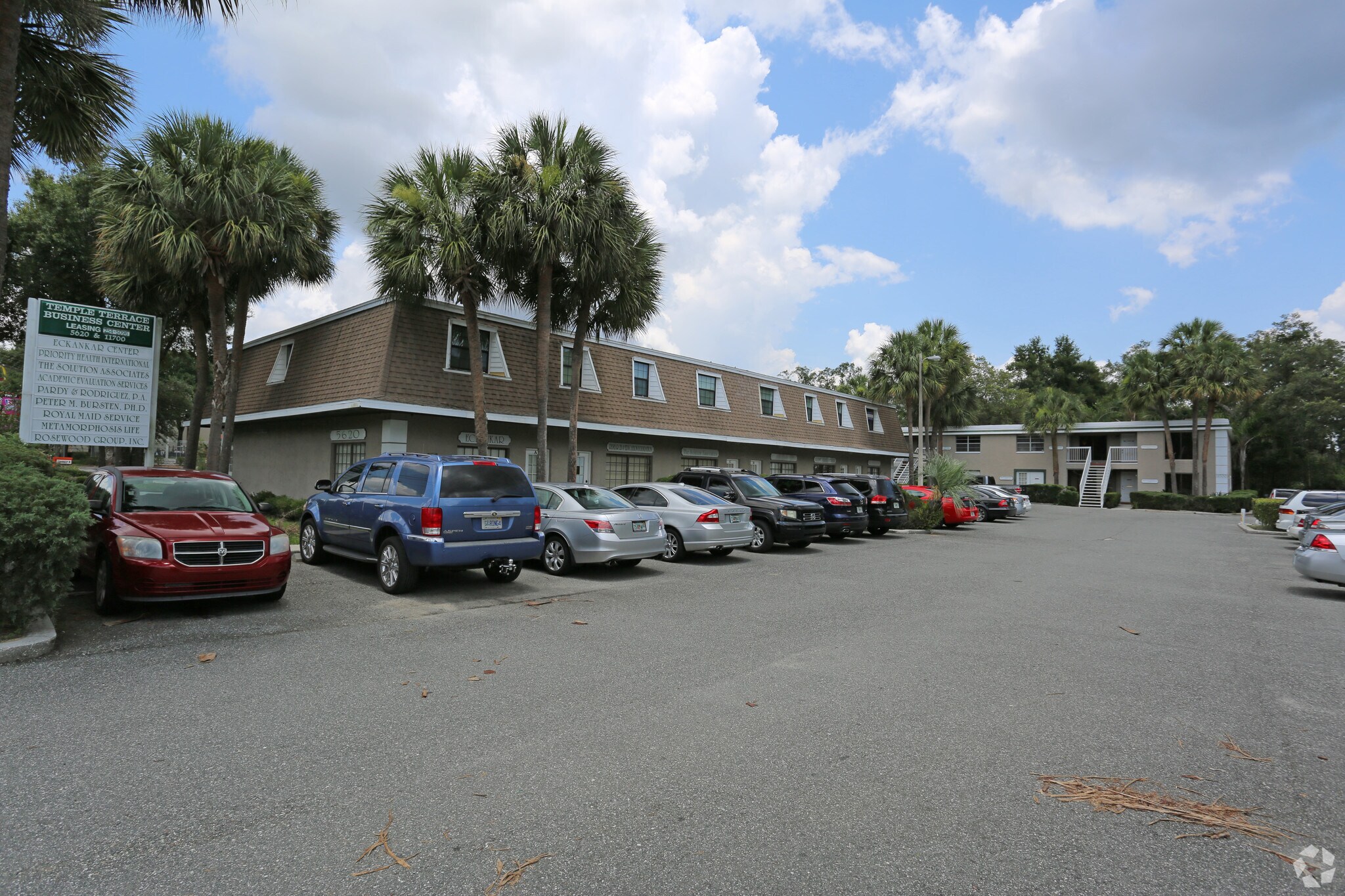5620 E Fowler Ave, Temple Terrace, FL à louer Photo de l’immeuble– Image 1 sur 13