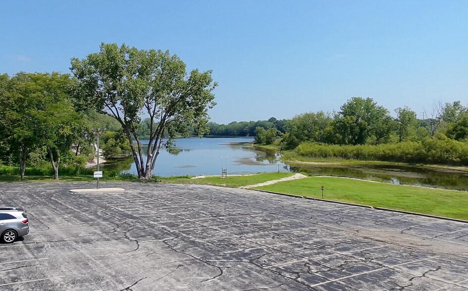 7115 Windsor Lake Pky, Loves Park, IL à louer - Photo de l’immeuble – Image 3 sur 8