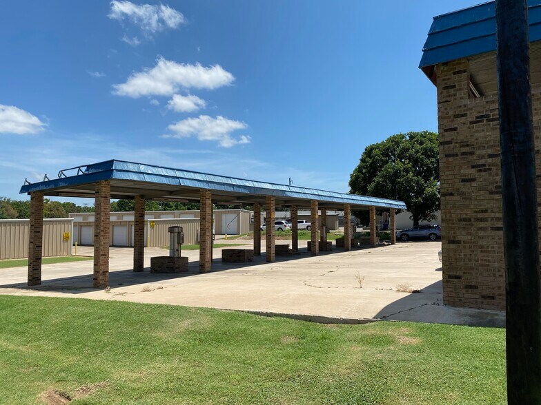 405 S Washington St, Fredericksburg, TX à vendre - Photo de l’immeuble – Image 3 sur 30