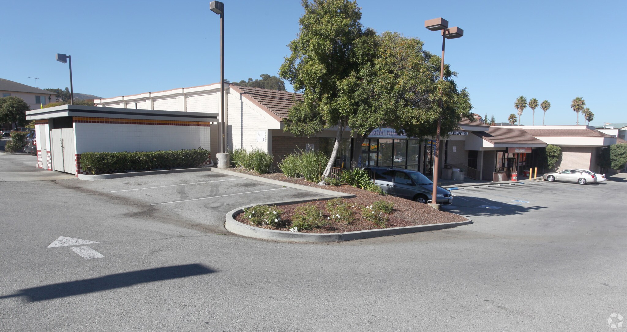 1111-1135 El Camino Real, Millbrae, CA à louer Photo principale– Image 1 sur 18