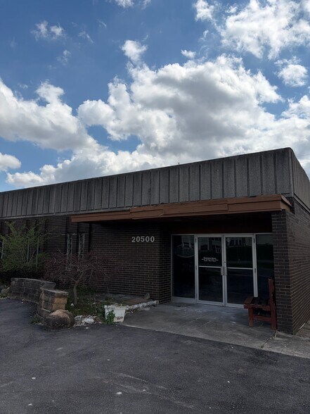20500 Miles Pky, Warrensville Heights, OH à vendre - Photo de l’immeuble – Image 2 sur 7