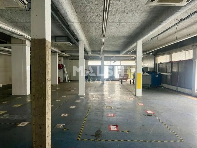 Plus de détails pour Local commercial à louer