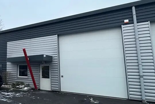 Industriel/Logistique dans Roche-la-Molière à vendre - Photo de l’immeuble – Image 1 sur 4
