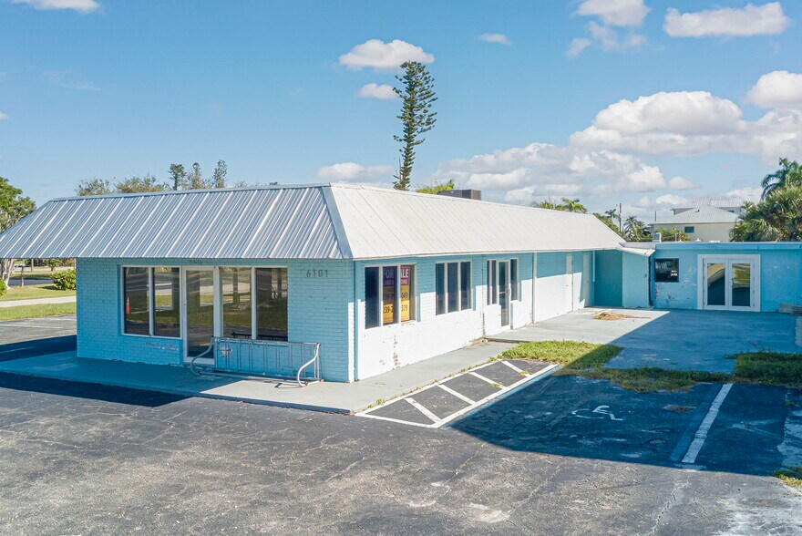 6101 Estero Blvd, Fort Myers, FL à vendre - Photo de l’immeuble – Image 3 sur 51