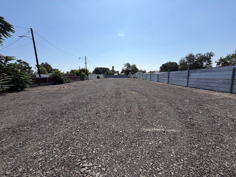 11216 Chico Ave, Pomona, CA à louer - Photo de l’immeuble – Image 3 sur 5