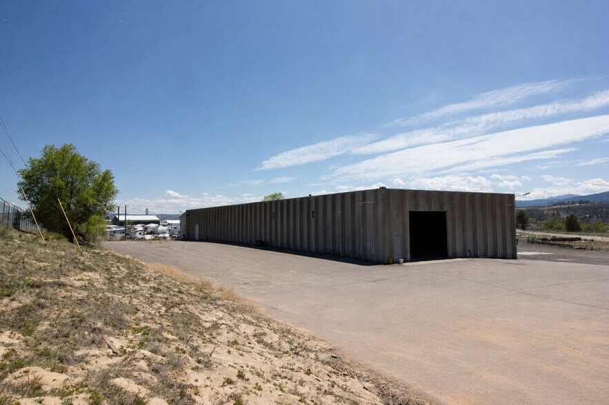 5747 N Peterson Rd, Sedalia, CO à louer - Photo de l’immeuble – Image 1 sur 12
