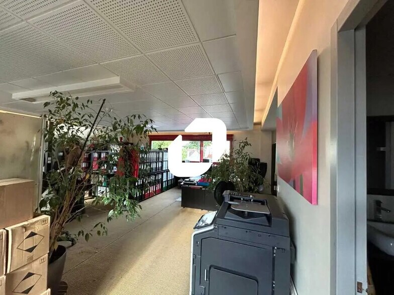 Bureau dans Ivry-sur-Seine à louer - Photo de l’immeuble – Image 2 sur 12