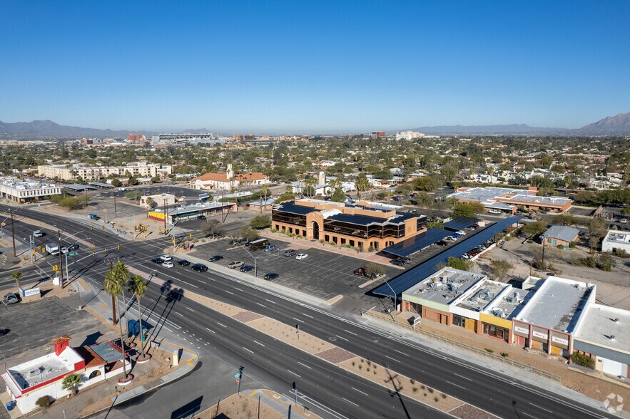 2525 E Broadway Blvd, Tucson, AZ à louer - Aérien – Image 2 sur 4