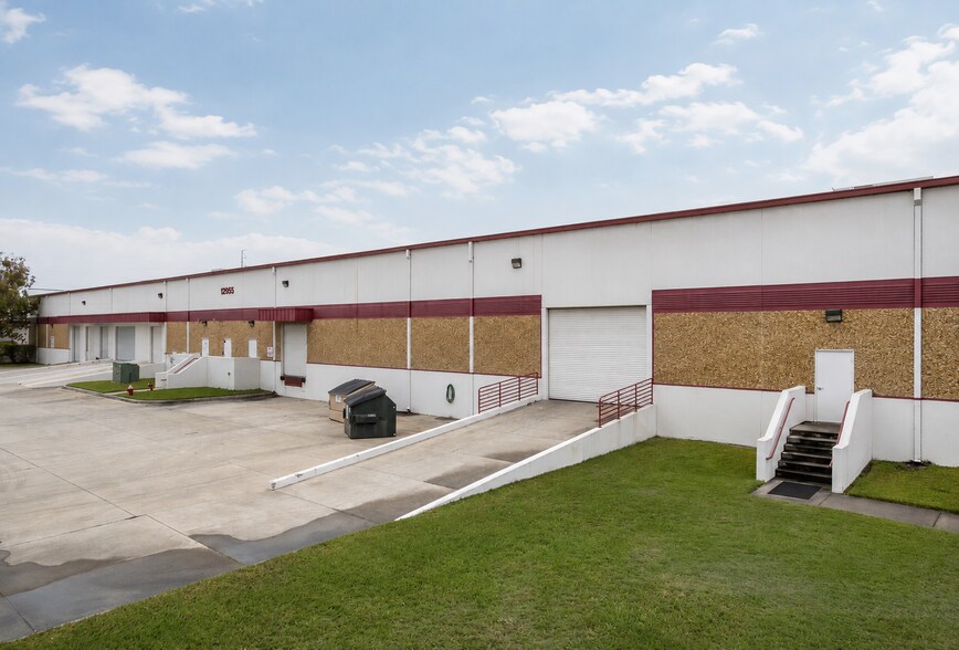 12955 Starkey Rd, Largo, FL à louer - Photo de l’immeuble – Image 2 sur 12