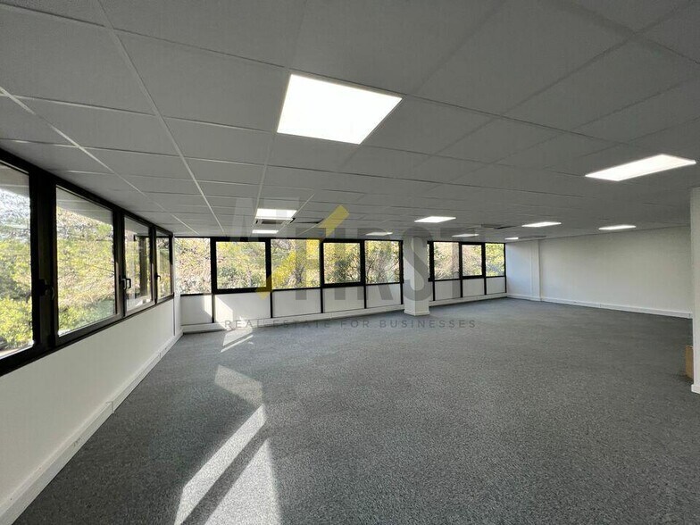 Bureau dans Valbonne à louer - Photo de l’immeuble – Image 3 sur 7