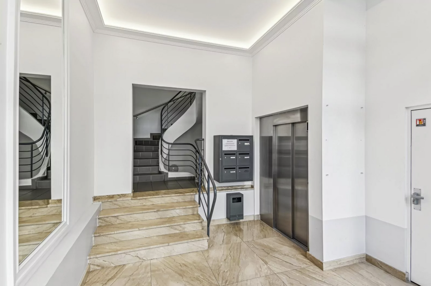 Bureau dans Courbevoie à louer - Hall d’entrée – Image 2 sur 2