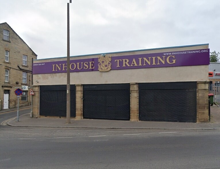 46 Wellington Rd, Dewsbury à louer - Photo principale – Image 1 sur 1