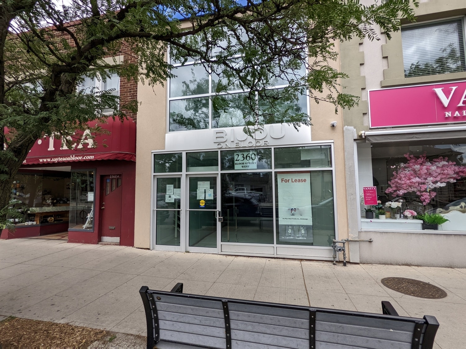 2360 Bloor St W, Toronto, ON à louer Photo intérieure– Image 1 sur 9